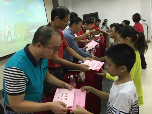 “探访华山泉，创文讲诚信”小记者征文在华山泉召开颁奖会.jpg