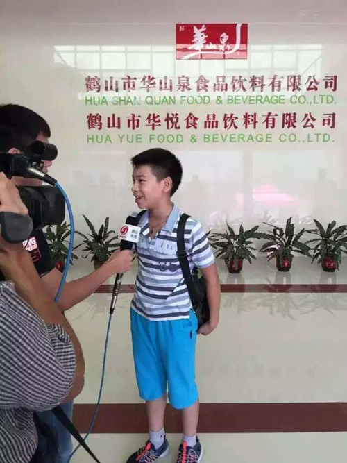 “探访华山泉 创文讲诚信”.jpg