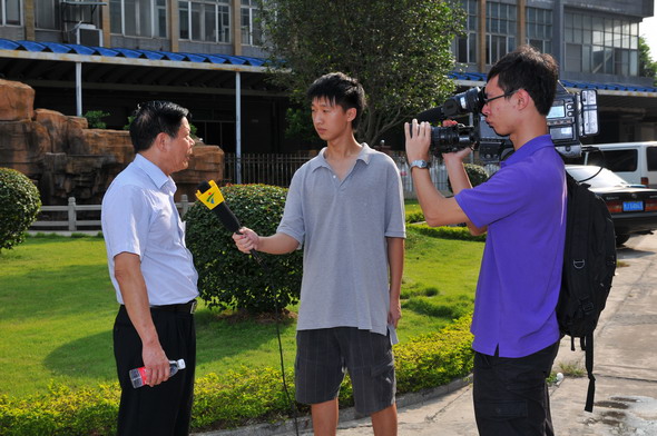 第二届江门市“华山泉”杯中小学生乒乓球赛新闻发布会在华山泉公司召开.jpg